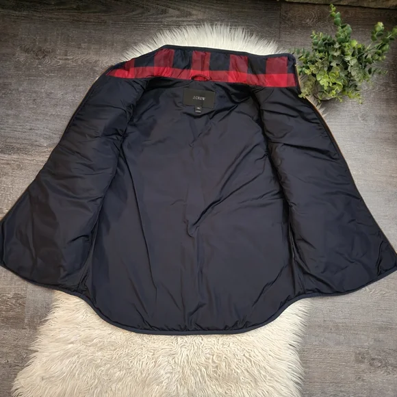 J.Crew Excursion Quilted Puffer Vest Red Navy Buffalo Plaid Size Medium Petite - Picture 9 of 12